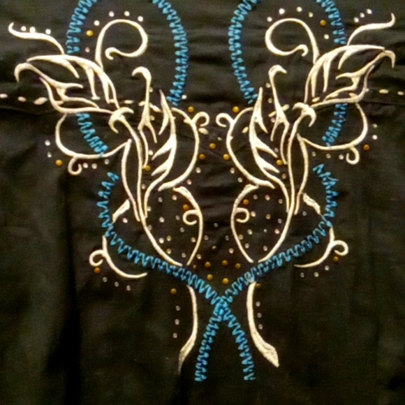 A Button Down Womans Western pre-owned Shirt. - Picture 6 of 6